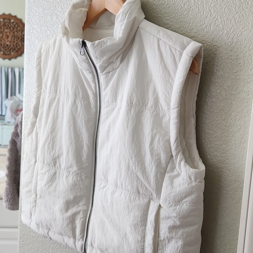 Thread & Supply Dry Puffer Vest - Picture 4 of 5